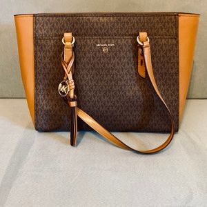 Michael Kors Sullivan Large Logo Tote Bag